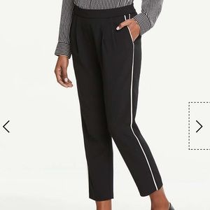 Ann Taylor Pleated Front Pull On Pants Sz 0 NWT
